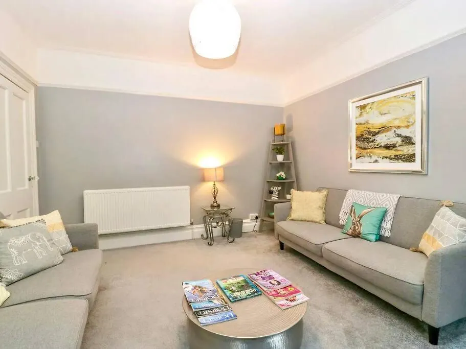 Homely Haven: Spacious 4-Bedroom with Free Parking & Fast Wi-Fi Bournemouth United Kingdom