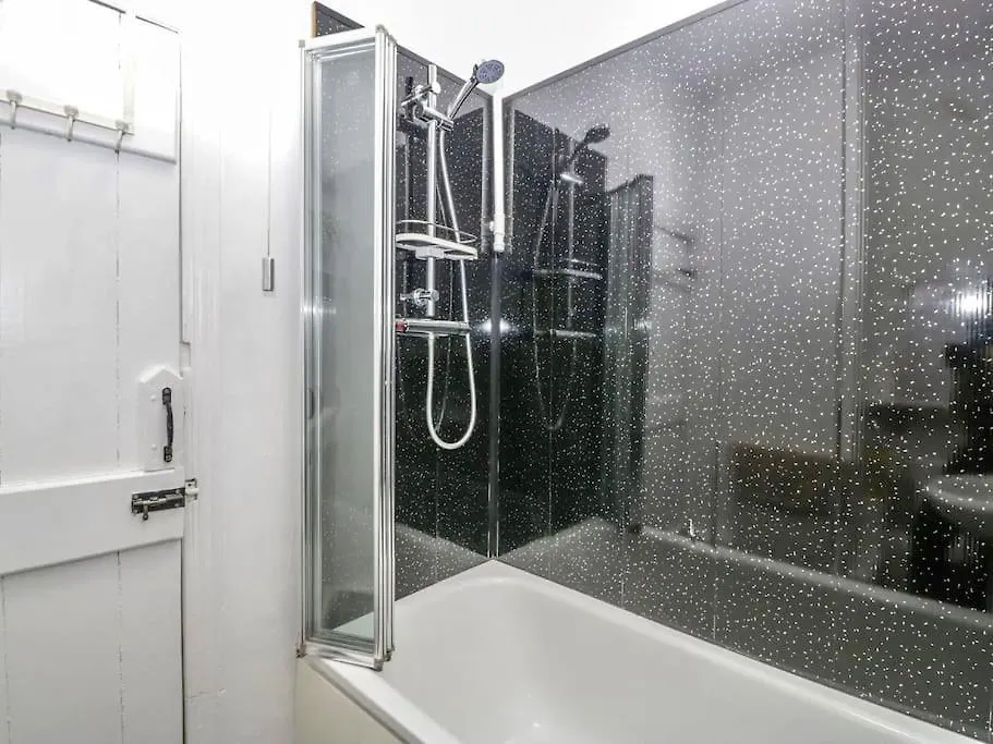 Holiday home Homely Haven: Spacious 4-Bedroom with Free Parking & Fast Wi-Fi Bournemouth United Kingdom